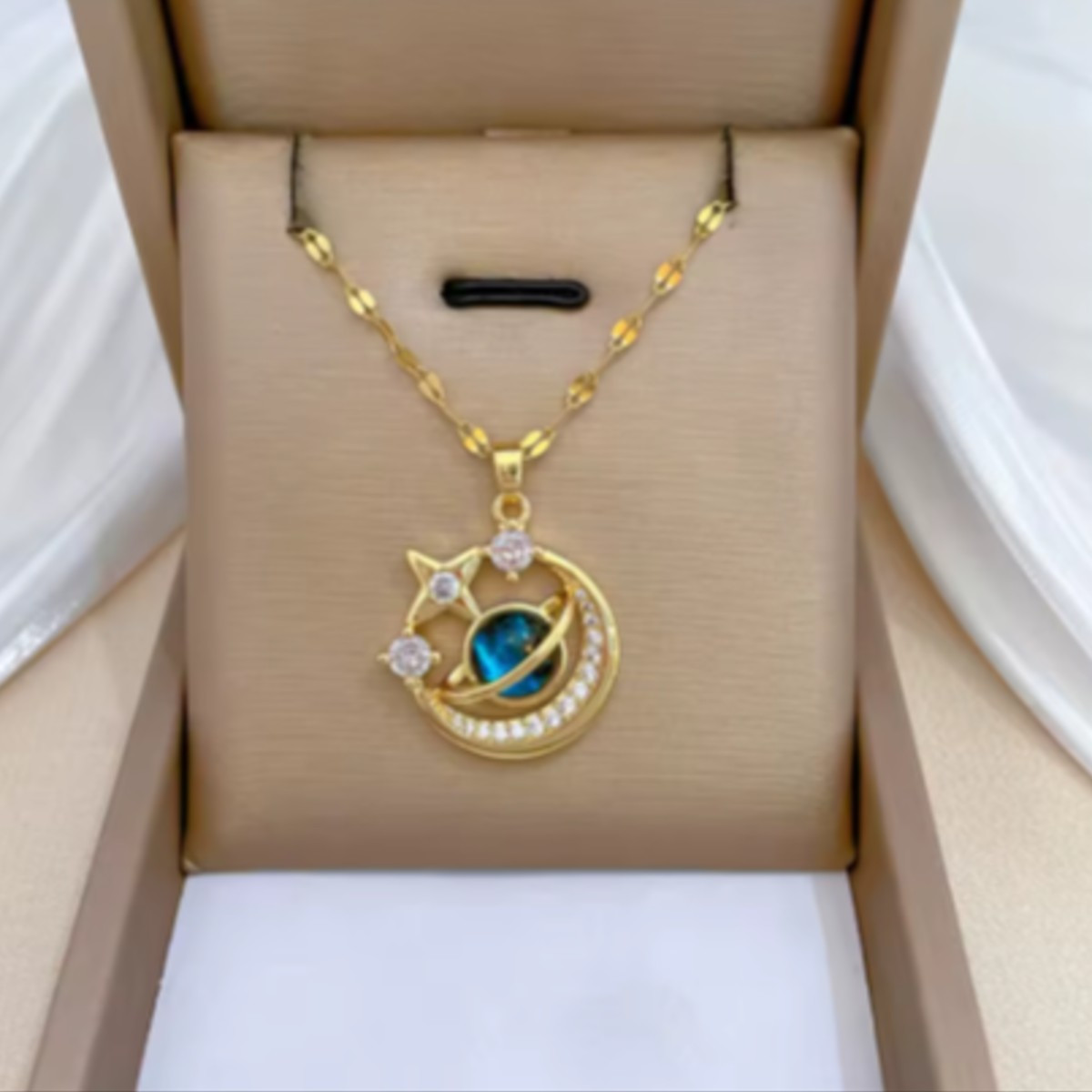 Collar ligero de lujo de la serie estrella de acero y titanio para mujer, collares con colgante de astronauta, Color dorado, planeta, Luna, regalos de joyería