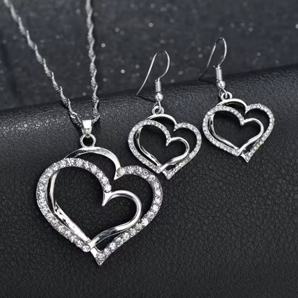 Collar con colgante en forma de corazón hueco de doble capa con diamantes de imitación brillantes, conjunto de joyería versátil con temperamento para mujer