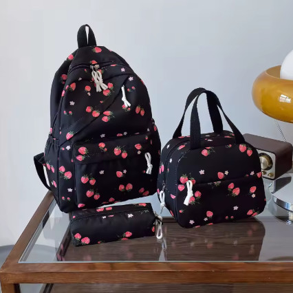 Conjunto de mochila de fresa bonita a la moda, bolso y estuche para bolígrafo de nailon acolchado con doble cremallera para mujer, elementos esenciales para ir al trabajo