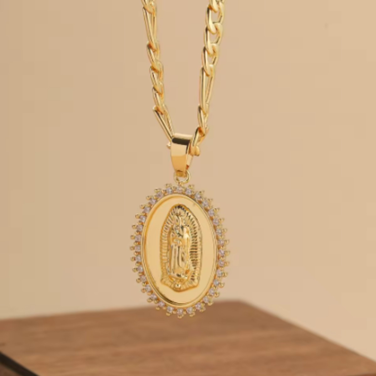 Nuevo diseño de collar de circón colorido personalizado, moderno, ligero, lujoso y versátil