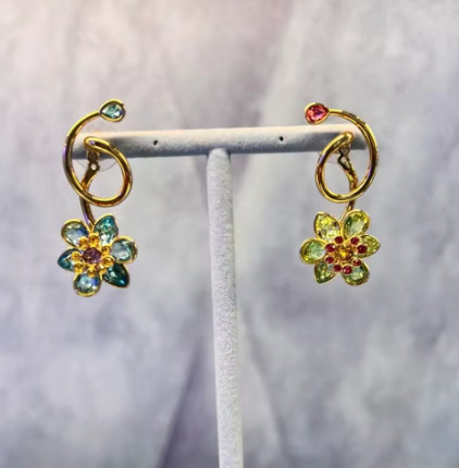 Nuevos collares para pulseras de flores para mujer, pendientes ligeros de lujo versátiles de alta gama, conjunto de joyería de diseño de nicho