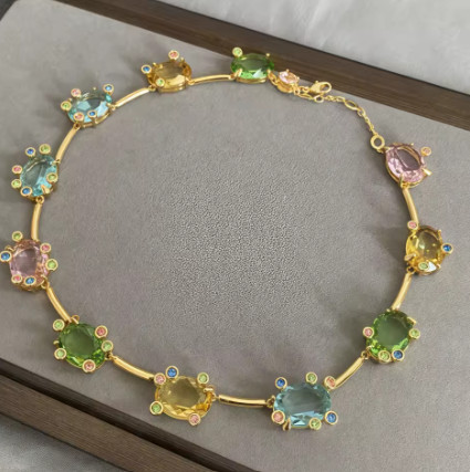 Nuevos collares para pulseras de flores para mujer, pendientes ligeros de lujo versátiles de alta gama, conjunto de joyería de diseño de nicho