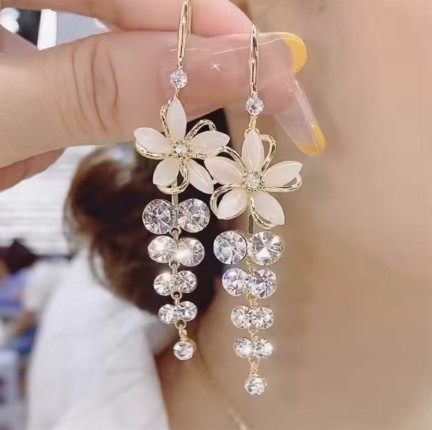 Pendientes colgantes con borlas y flores de cristal de lujo para mujer, aretes largos de ópalo de circón brillante, regalo de joyería para fiesta y boda