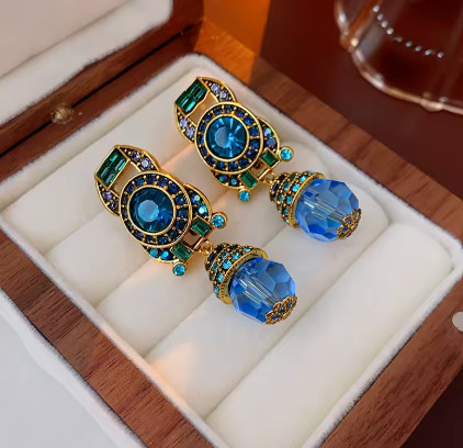 Pendientes de Clip de cristal azul con diamantes de imitación para mujer, moda Vintage Medieval, pendientes con dijes brillantes, joyería de lujo nueva