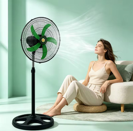 Ventilador Oscilante de Pie con Altura Regulable y Motor de Alta Velocidad, 5 Aspas de Plástico Resistentes, Ventilador Portátil Multiusos para Interior y Exterior
