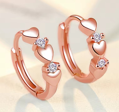 Huitan-pendientes de aro pequeños con forma de corazón para mujer, aretes circulares de oreja para niña, 3 colores metálicos, accesorios de lujo, joyería llamativa